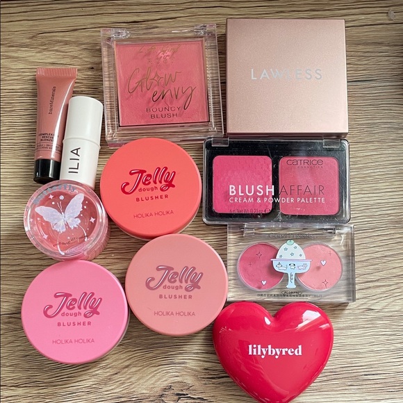 Cream Blushes bundle - Picture 1 of 8